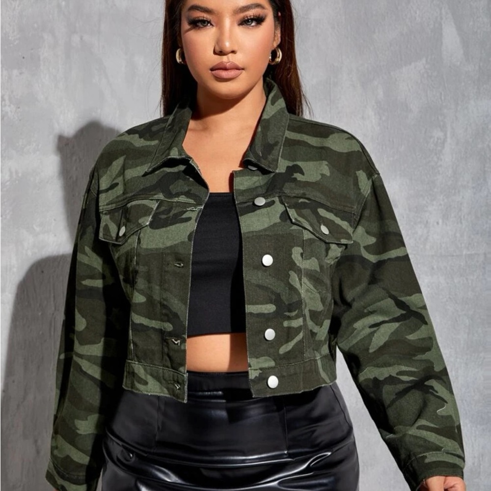 Faded Camo Cropped Button-Up Jacket - Picture 12 of 12